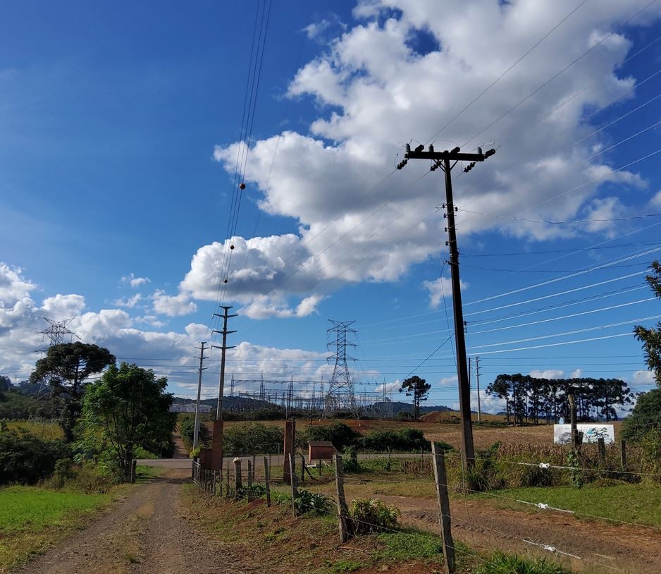 4 esferas e rodovia