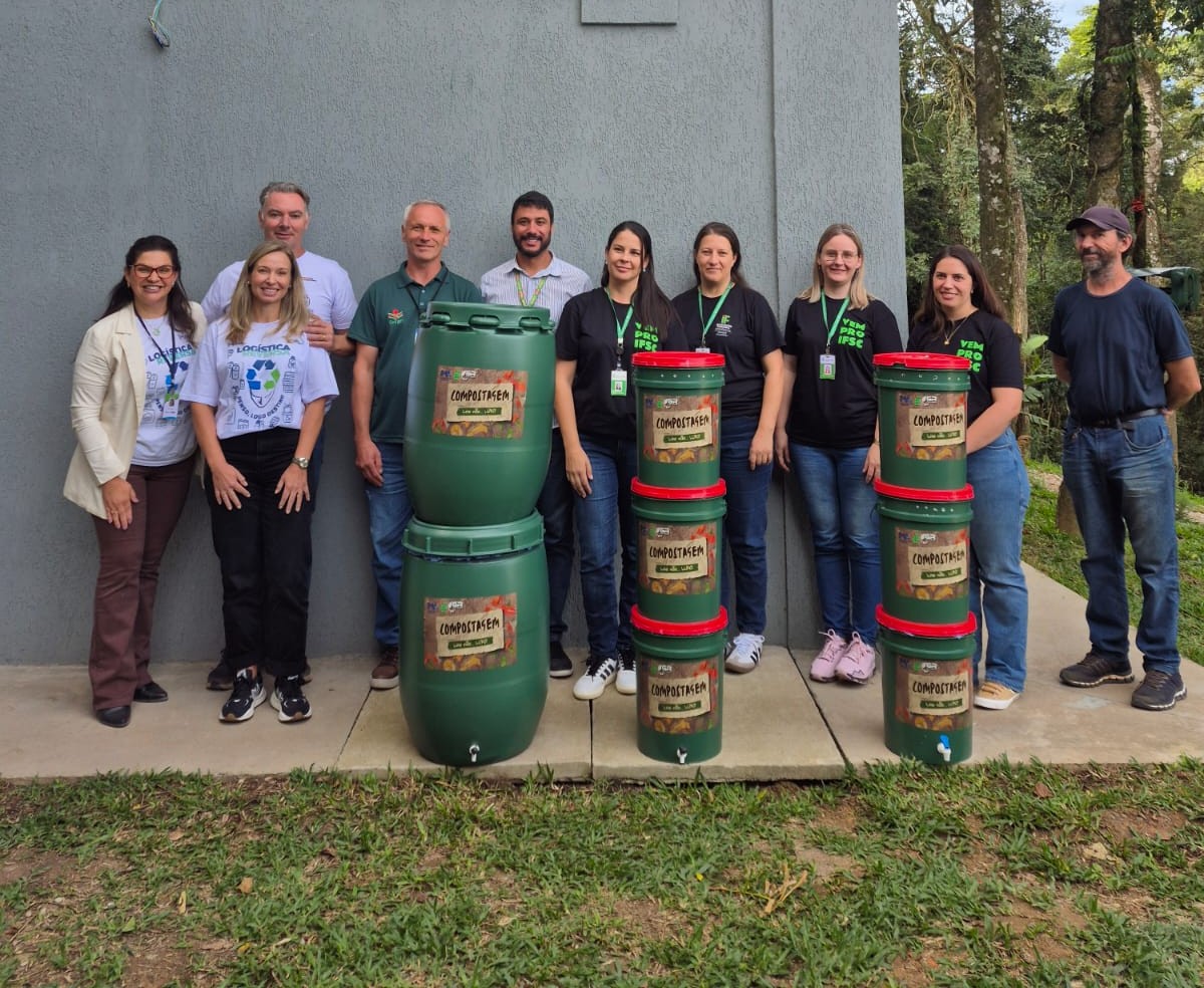 entrega composteiras domésticas CEDUP e IFSC1604